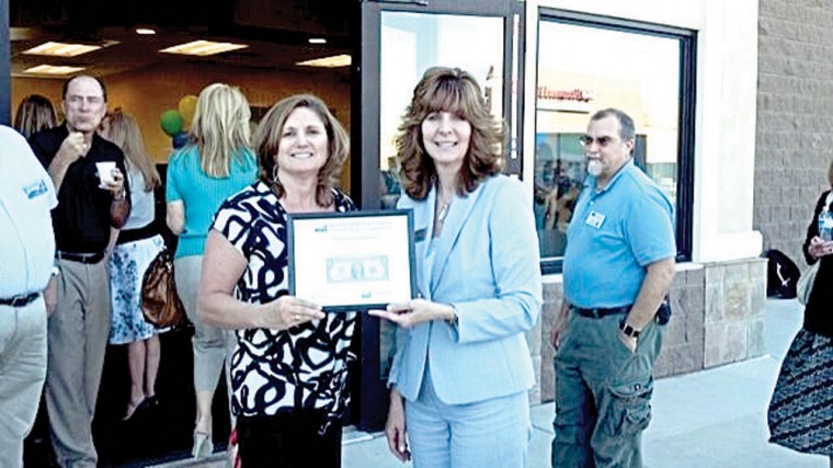 Washington Federal ribbon cutting